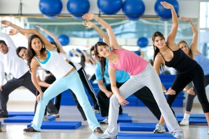 group of gym people in an aerobics class
